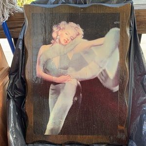Wooden Marylin manroe frame